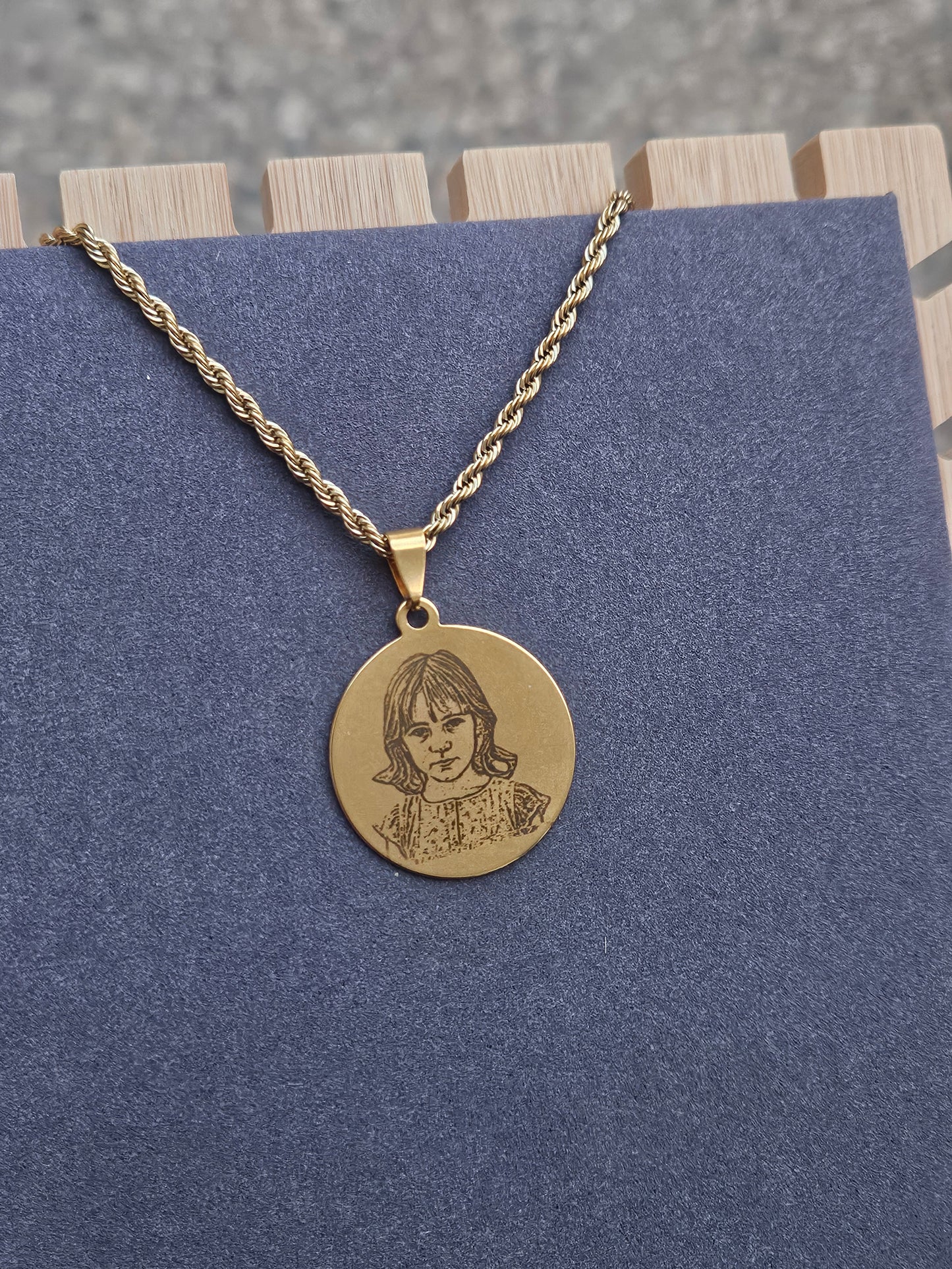 Collana ciondolo tondo 30 millimetri con fotoincisione personalizzabile