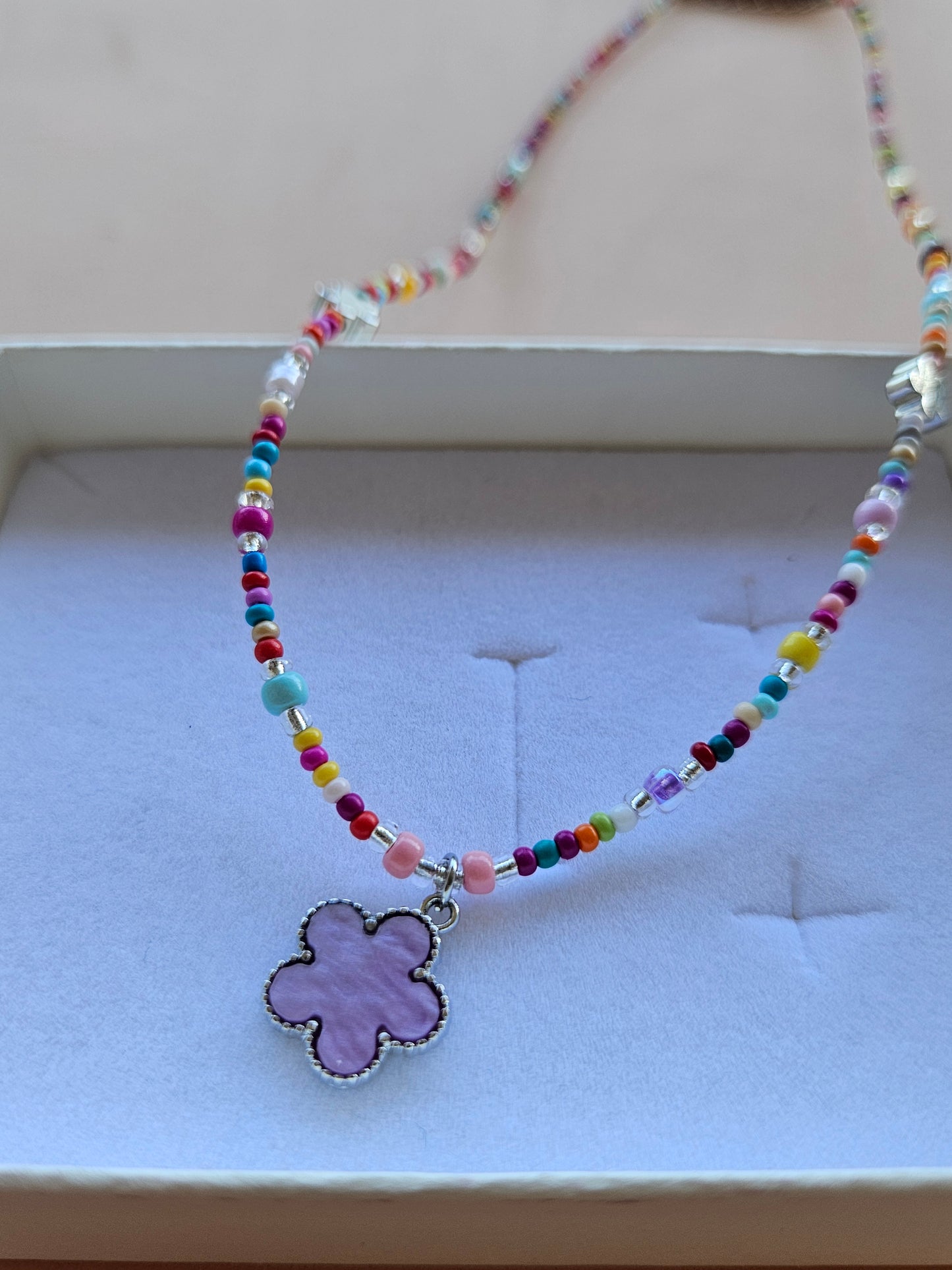 Collana perline con ciondolo simil van cleef