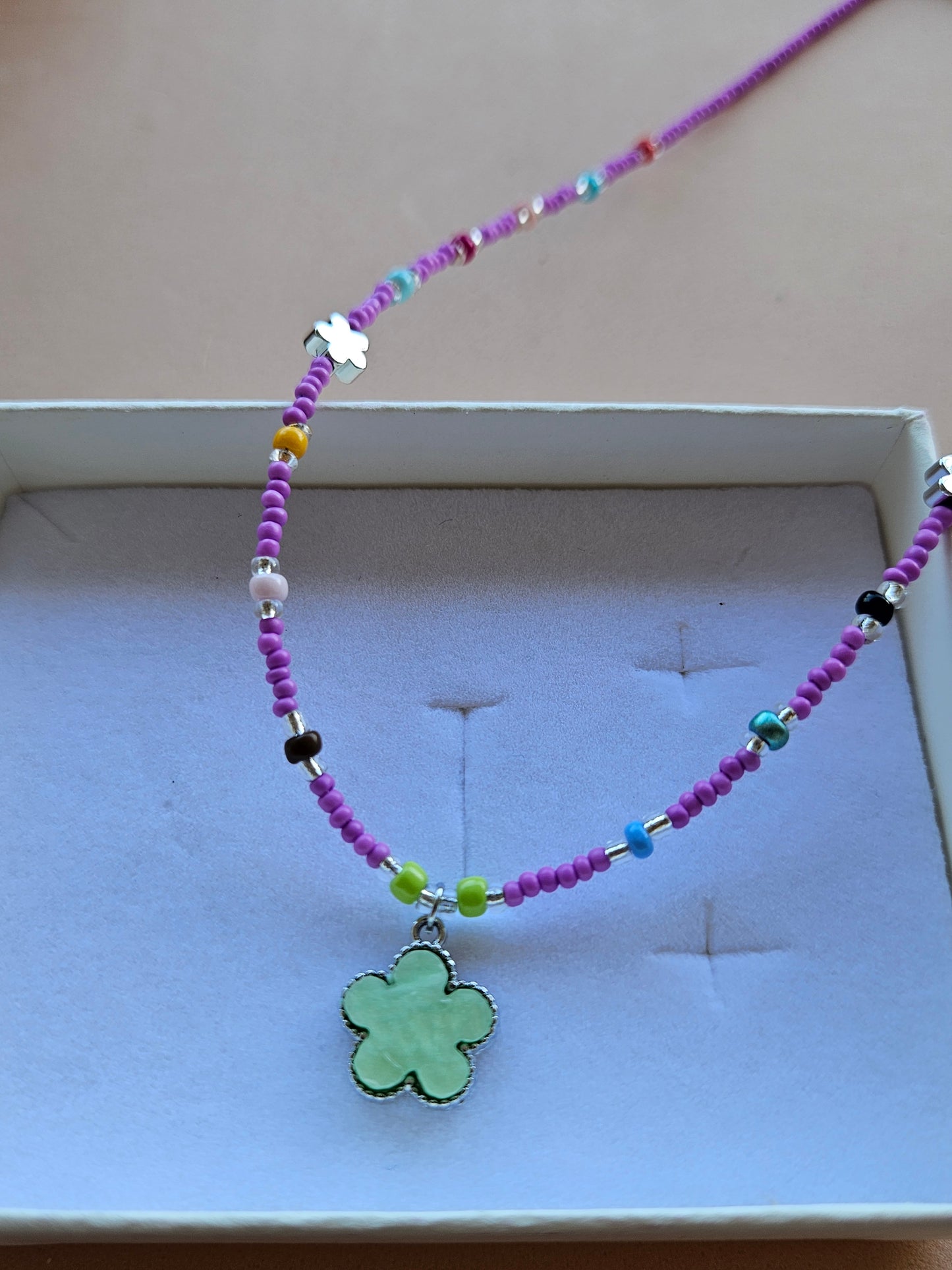 Collana perline con ciondolo simil van cleef