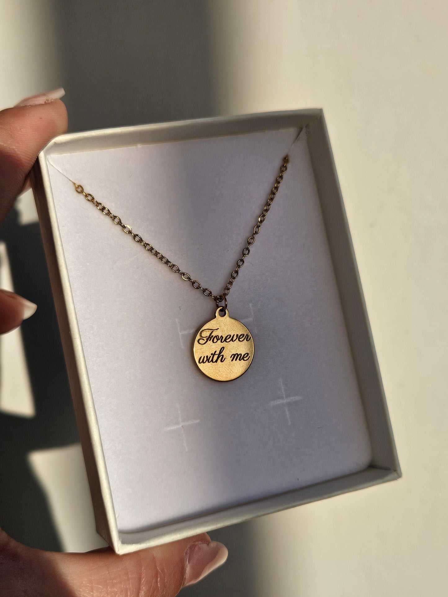 collana ciondolo tondo 15 millimetri, con incisione "forever with me"