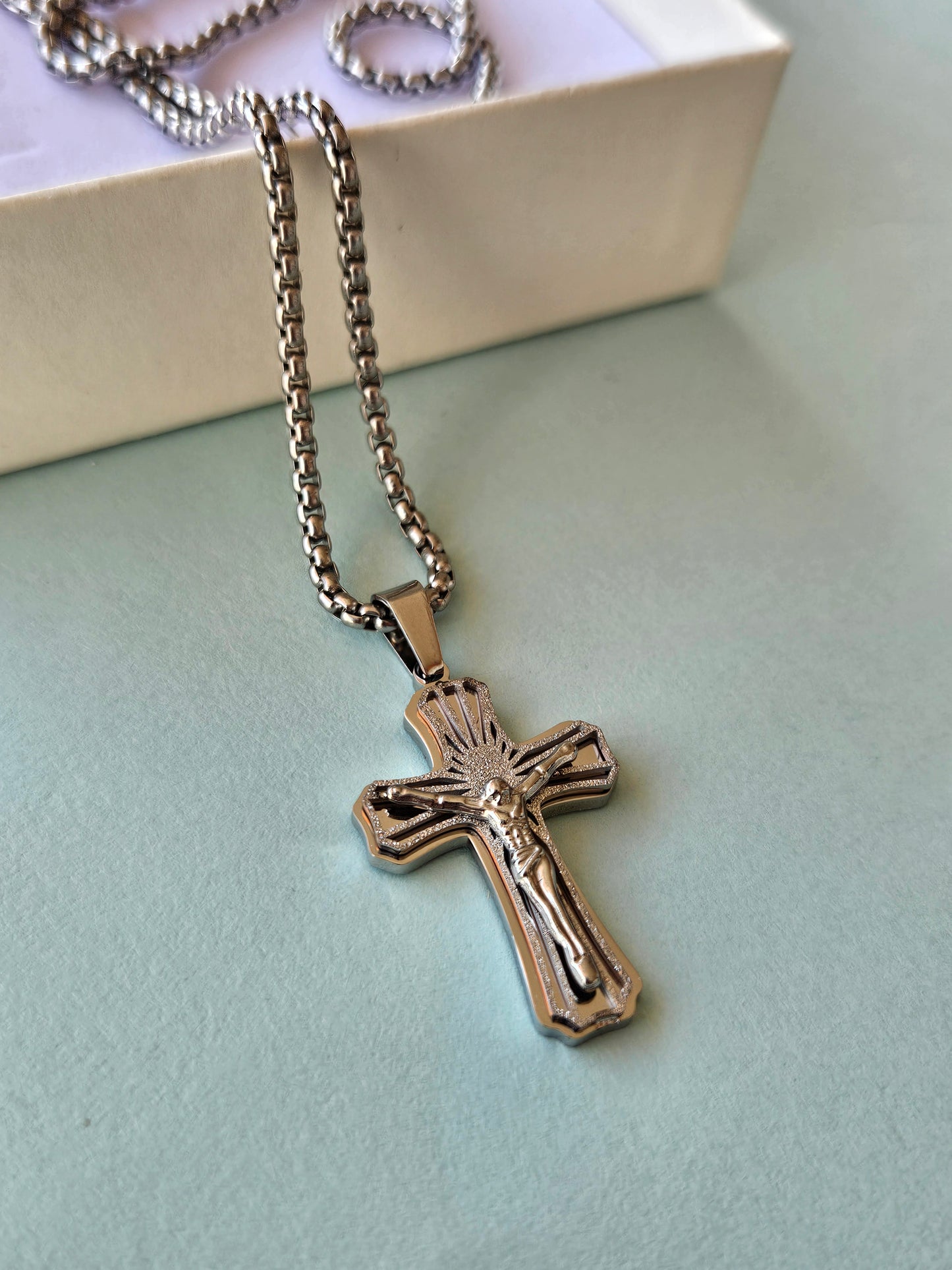 Collana con crocifisso in acciaio inossidabile