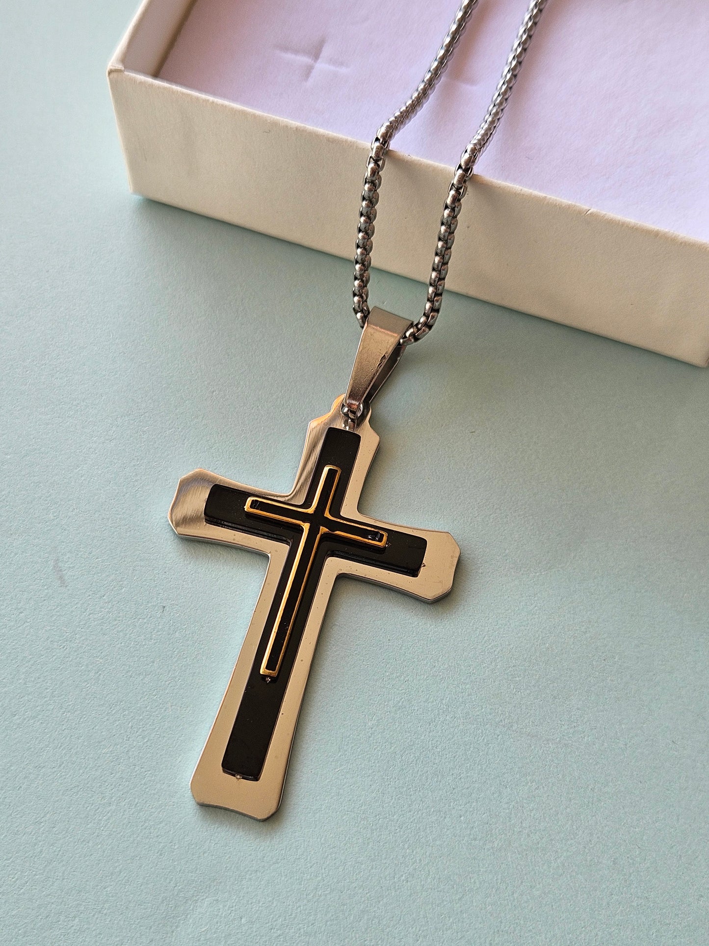 Collana con crocifisso argento e nero