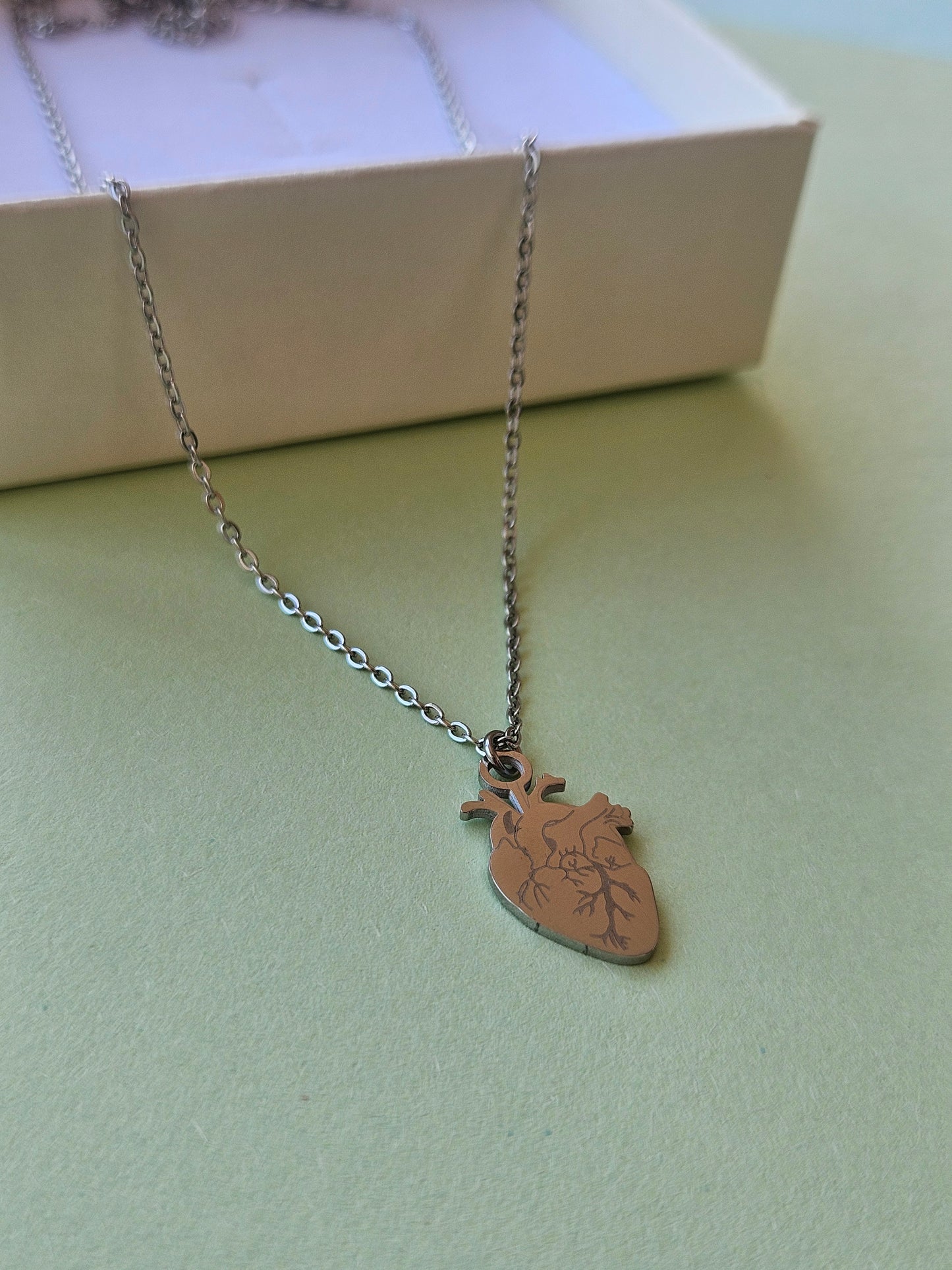 Collana con cuore anatomico personalizzata