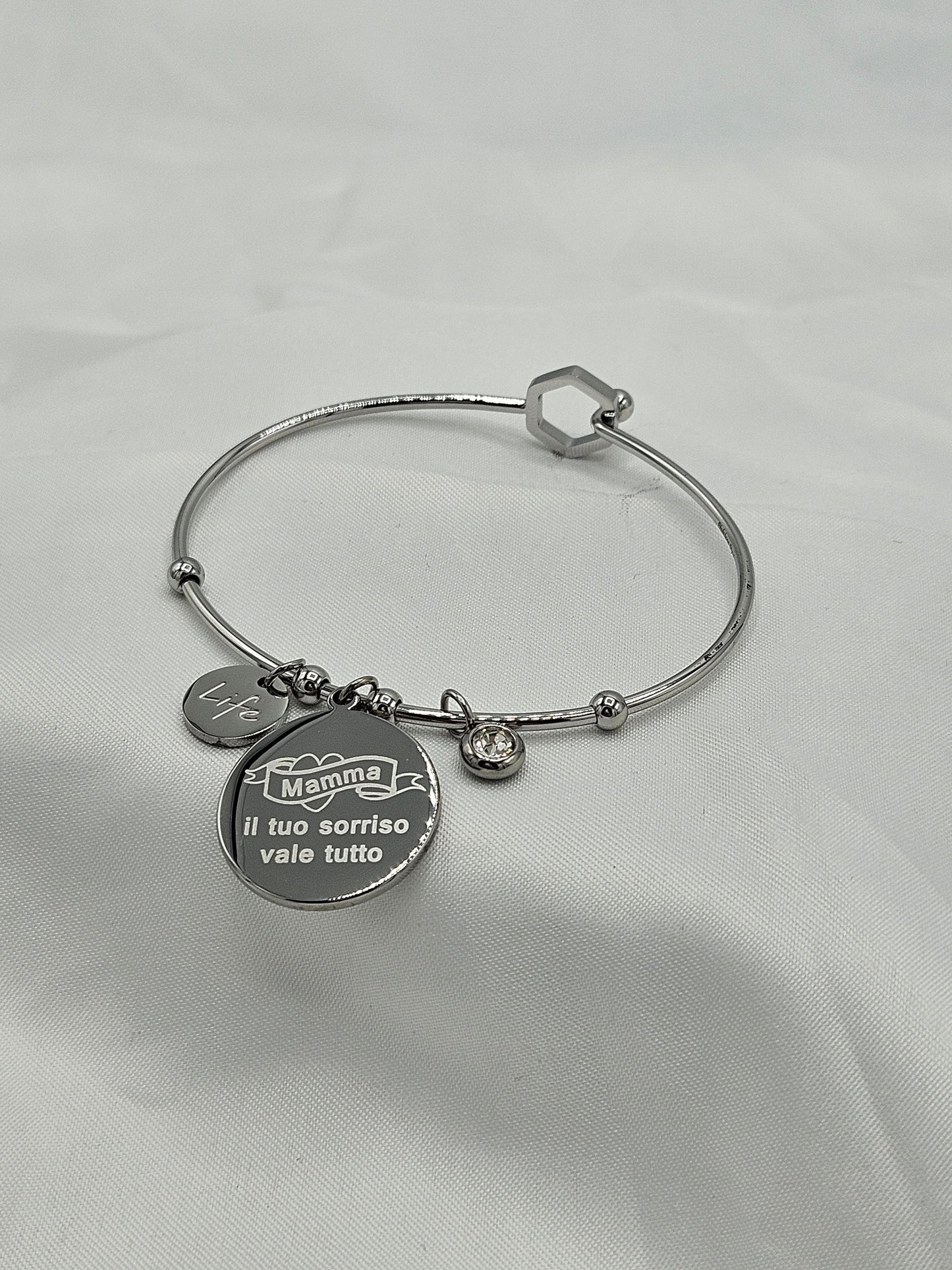 Bracciale rigido con dedica alla mamma.