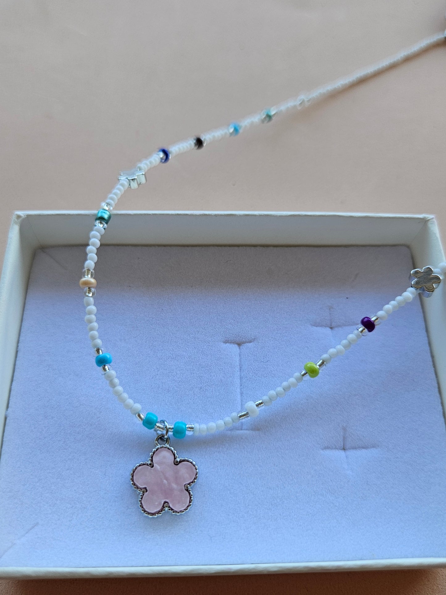 Collana perline con ciondolo simil  van cleef