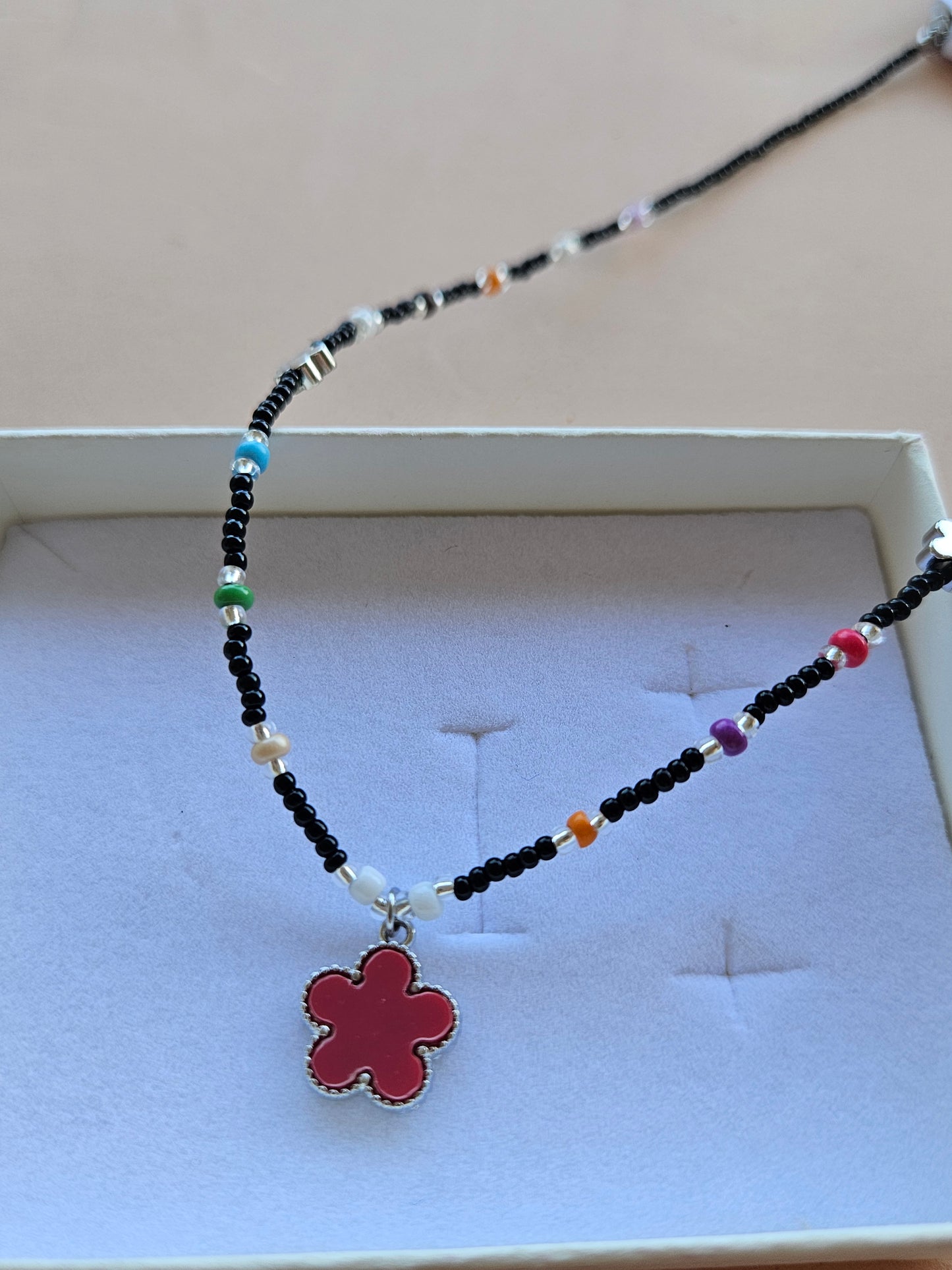 Collana perline con ciondolo simil  van cleef