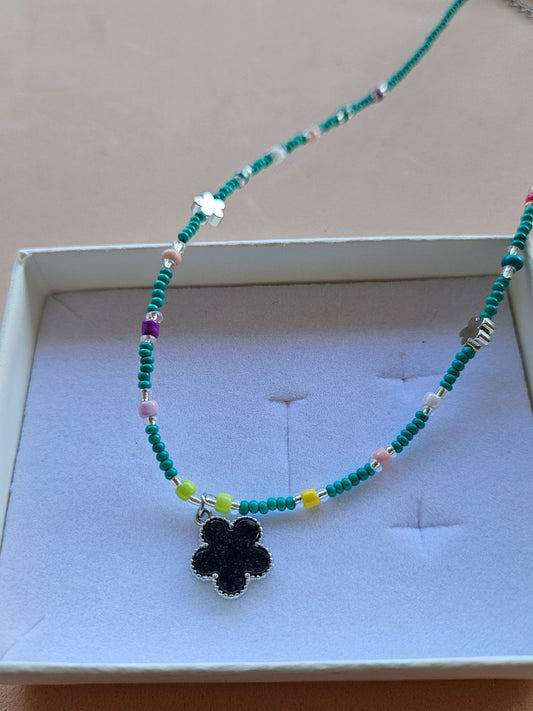 Collana perline con ciondolo simil  van cleef