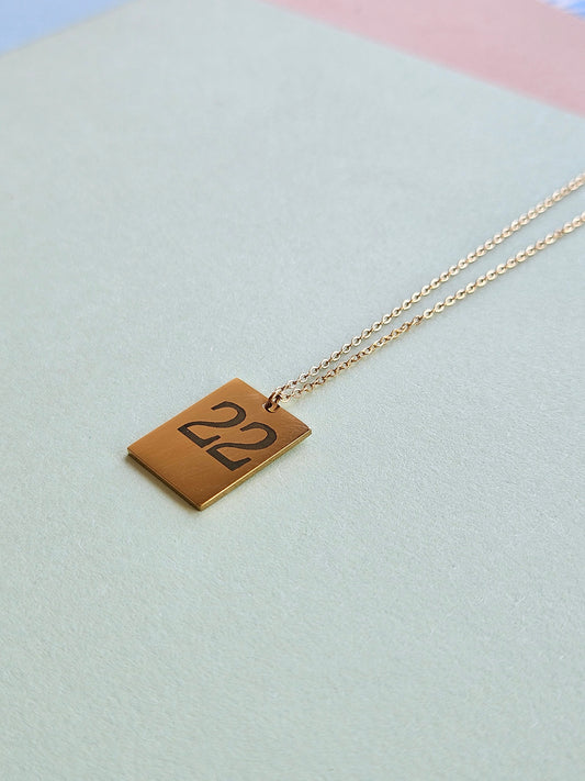 Collana piastrina con numero inciso