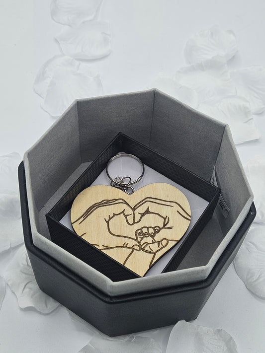 Confezione S. Valentino con portachiavi inciso in legno