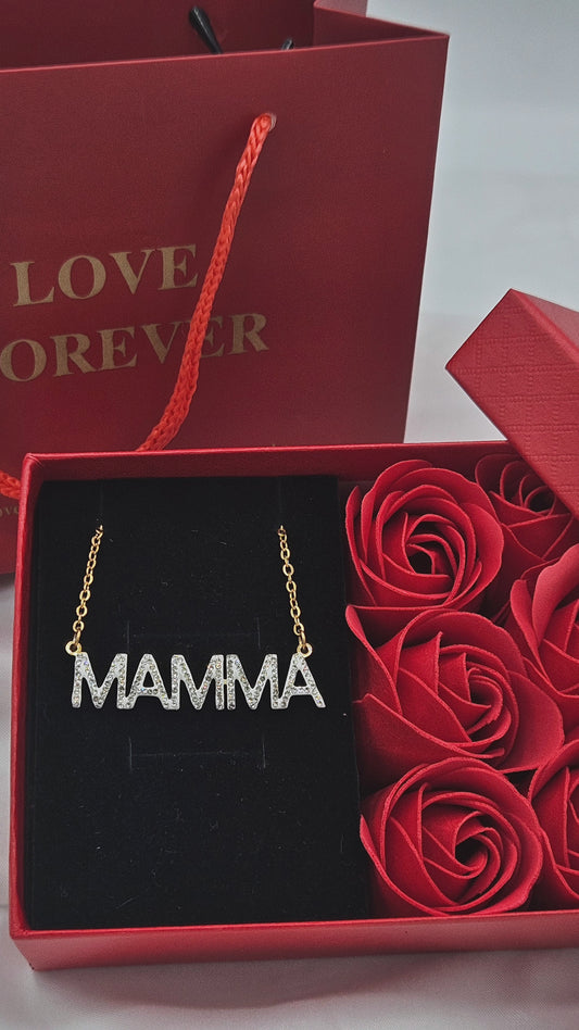 Confezione con rosa con collana per la mamma