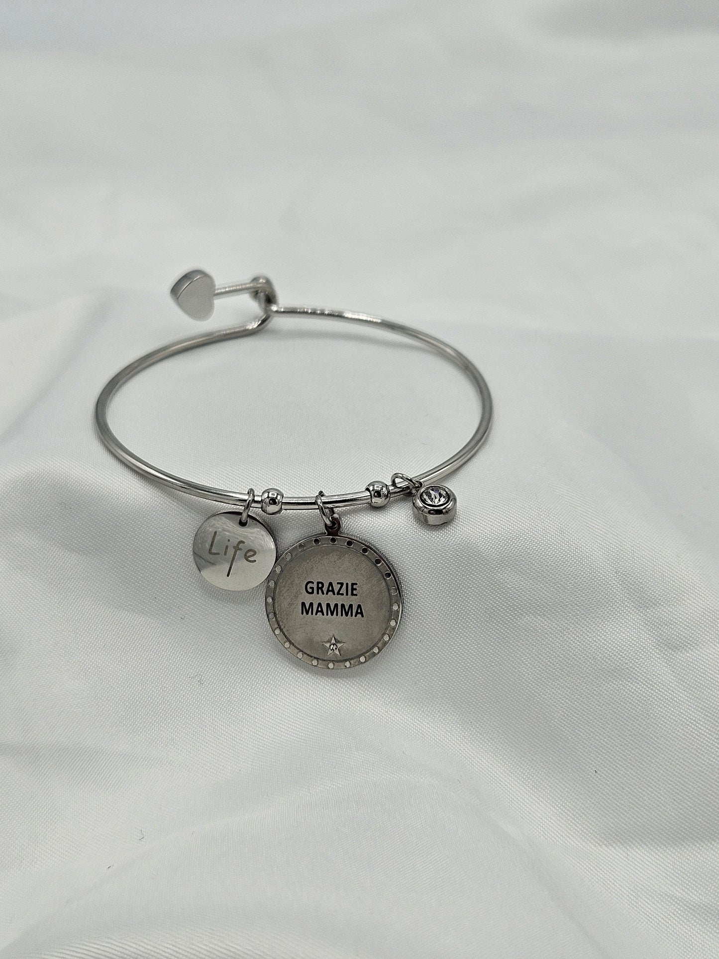 Bracciale rigido con dedica alla mamma.