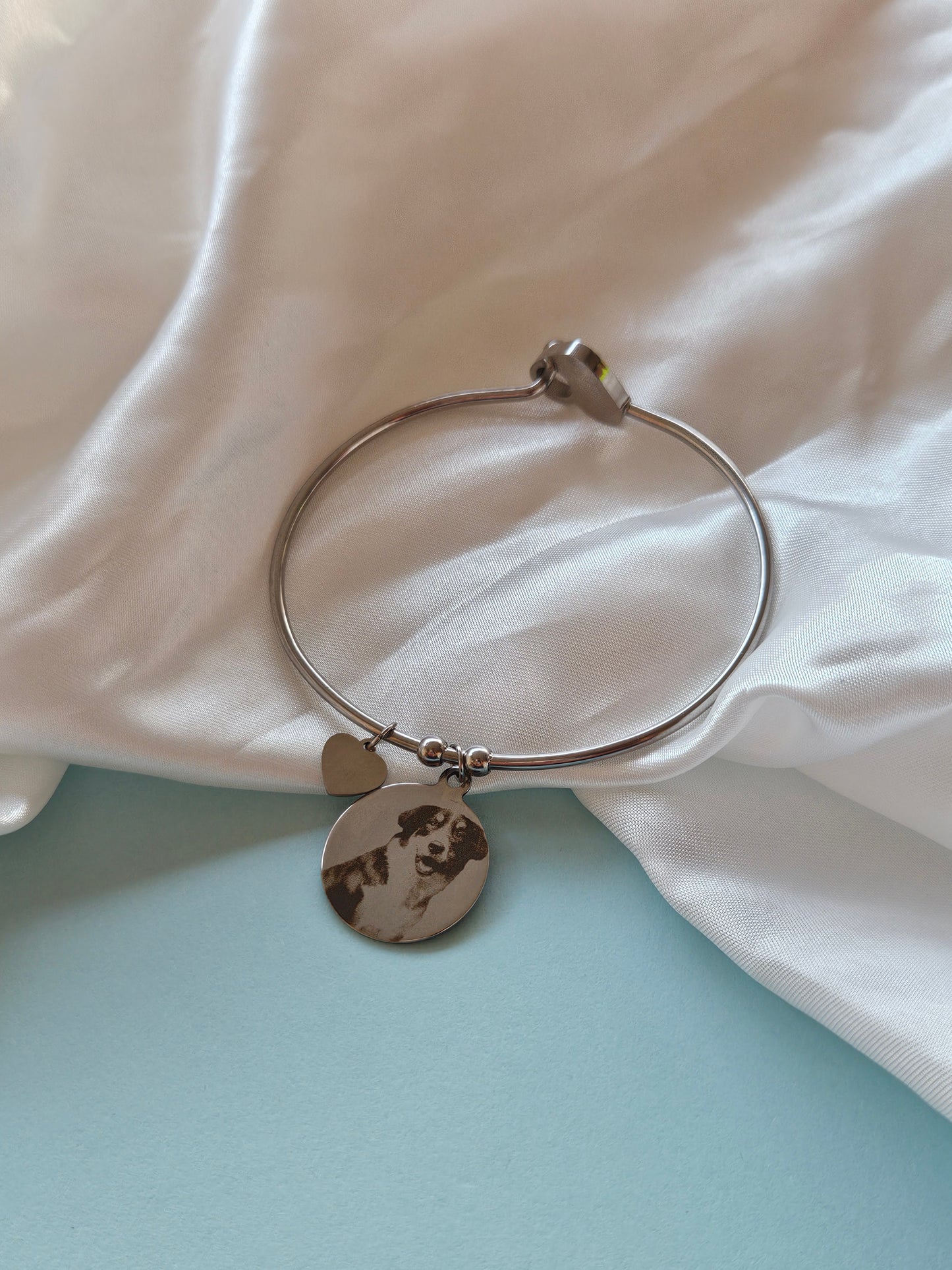 Bracciale rigido con ciondolo tondo 21 millimetri con fotoincisione personalizzabile