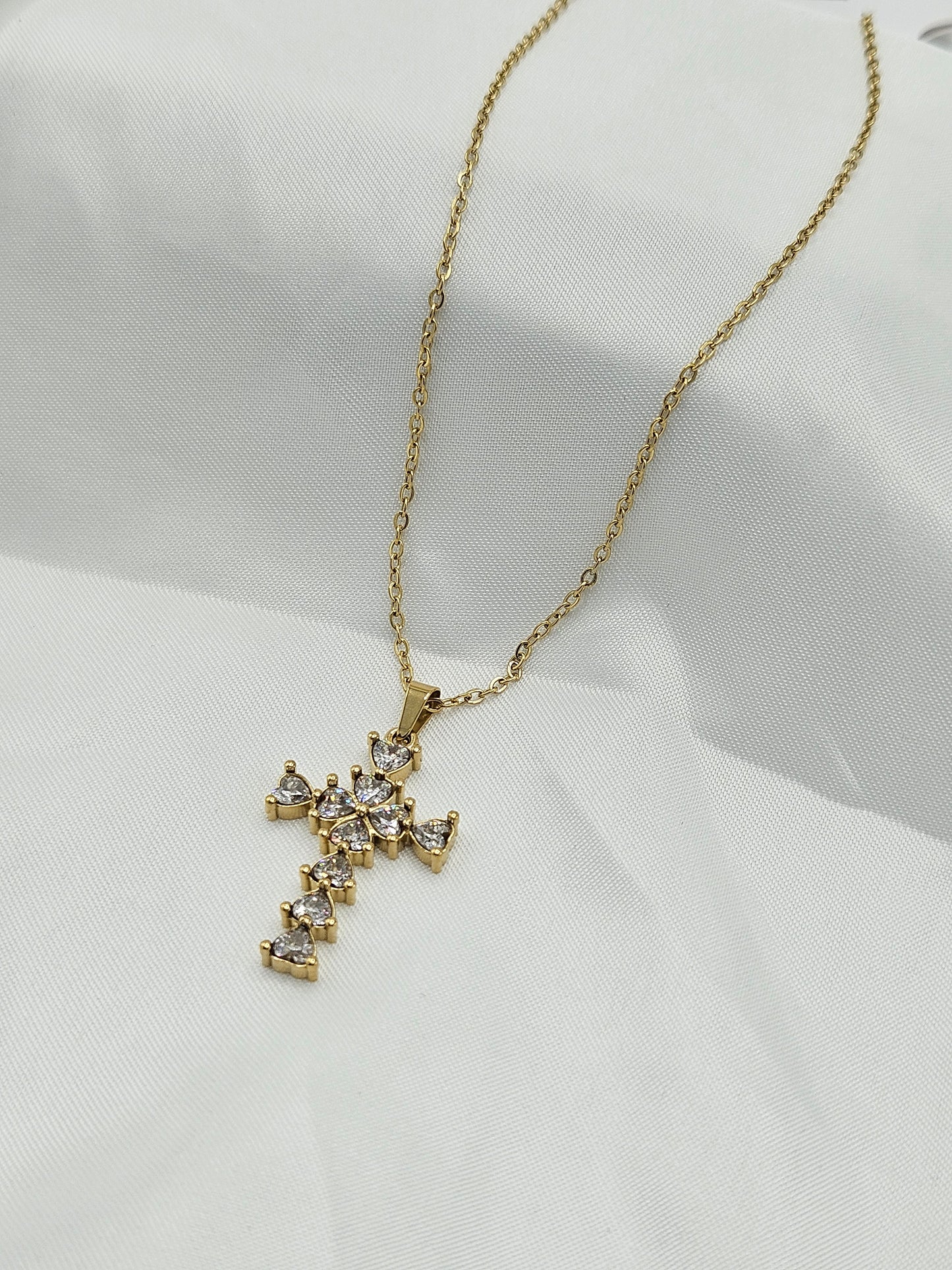 Collana con crocifisso e zirconi