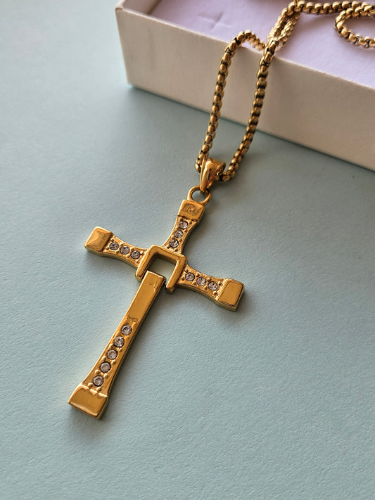 Collana con crocifisso dorato in acciaio inossidabile