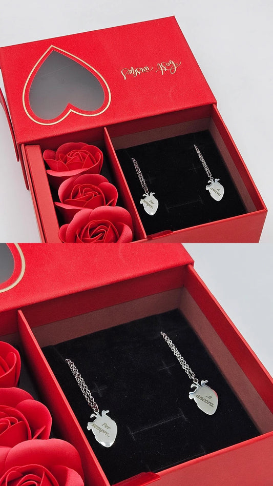 Confezione S. Valentino con 2 collane cuore anatomico e incisione canzone